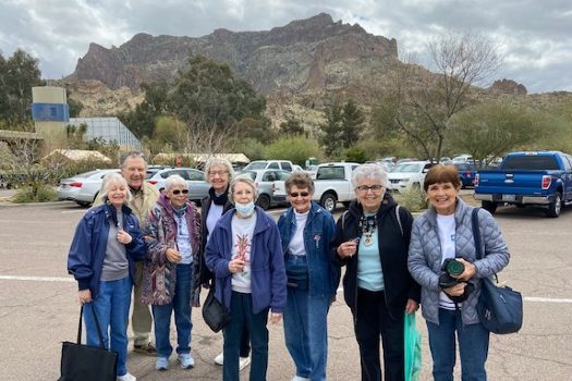Group of seniors on a trip - Fellowship Square Senior Living in Phoenix